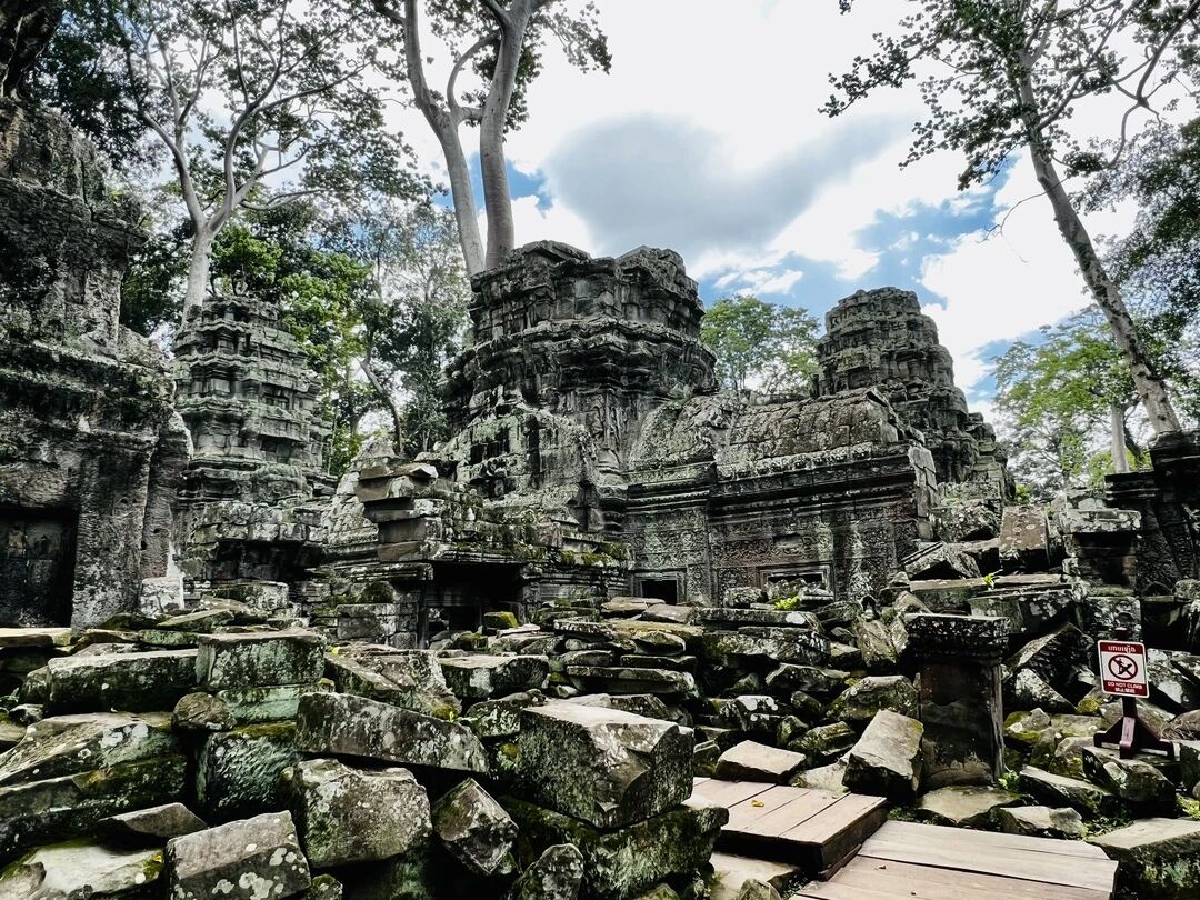 Historic architecture and scenery in Cambodia 4