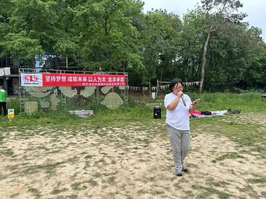团队成员在活动现场分享感受
